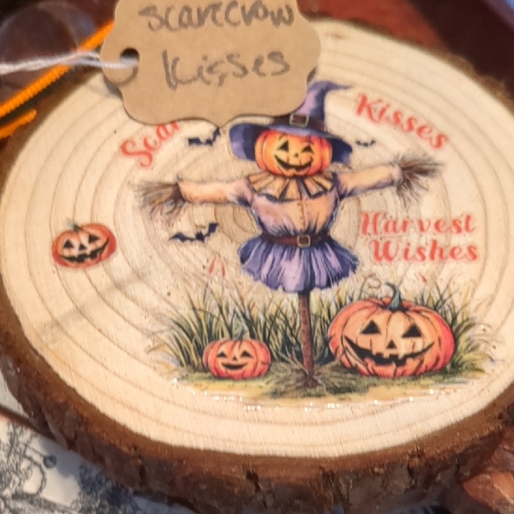 Halloween "Scarecrow Kisses" Wood Slice Ornament
